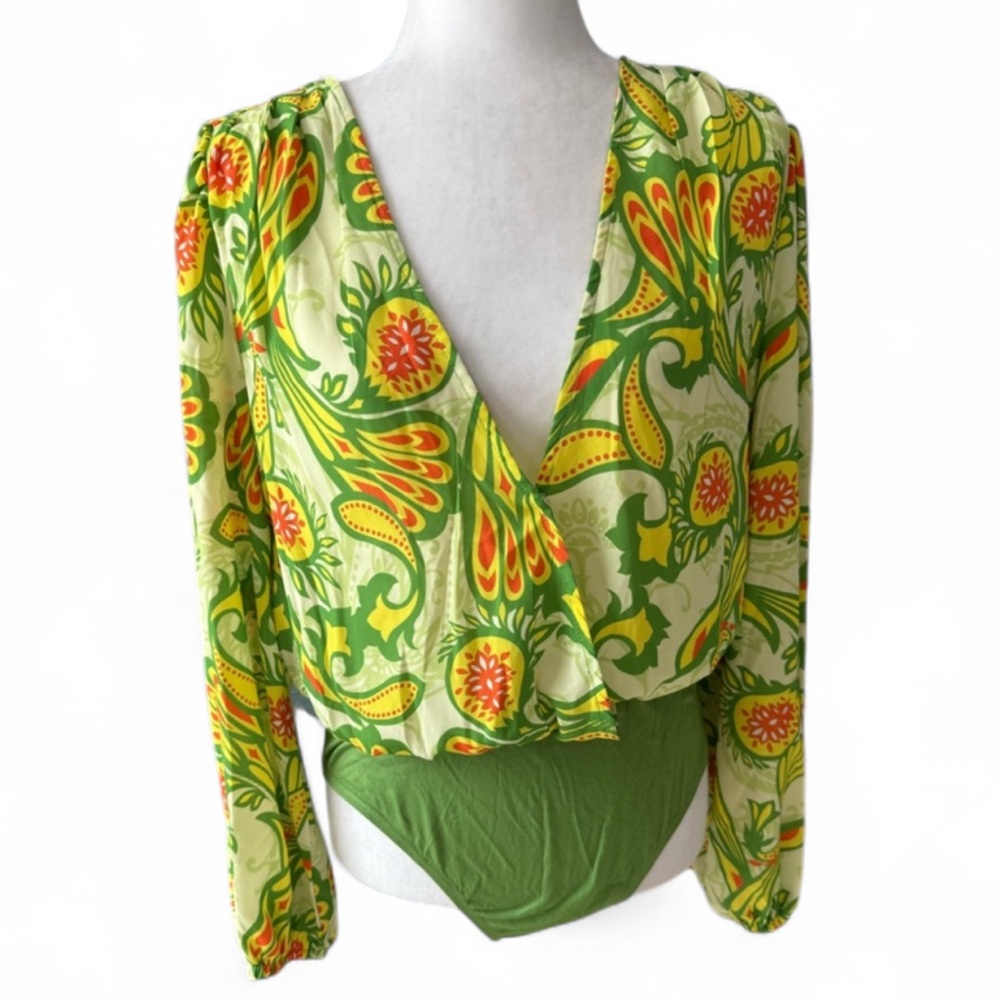 ✨NWT SHEIN Tropical Floral V-Neck Long Sleeve Bodysuit